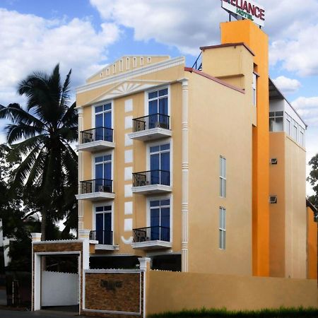 Reliance Hotel Boralesgamuwa エクステリア 写真