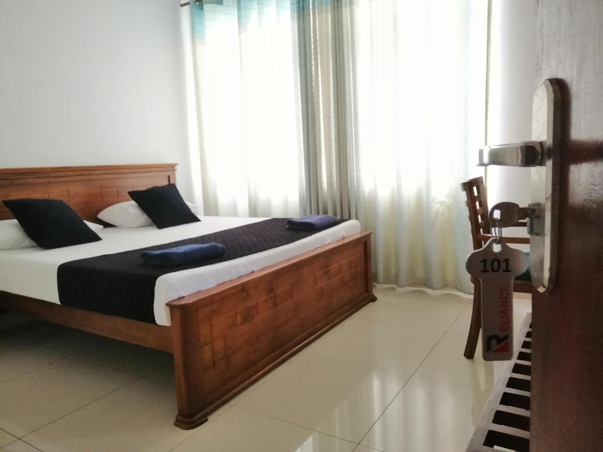 Reliance Hotel Boralesgamuwa エクステリア 写真