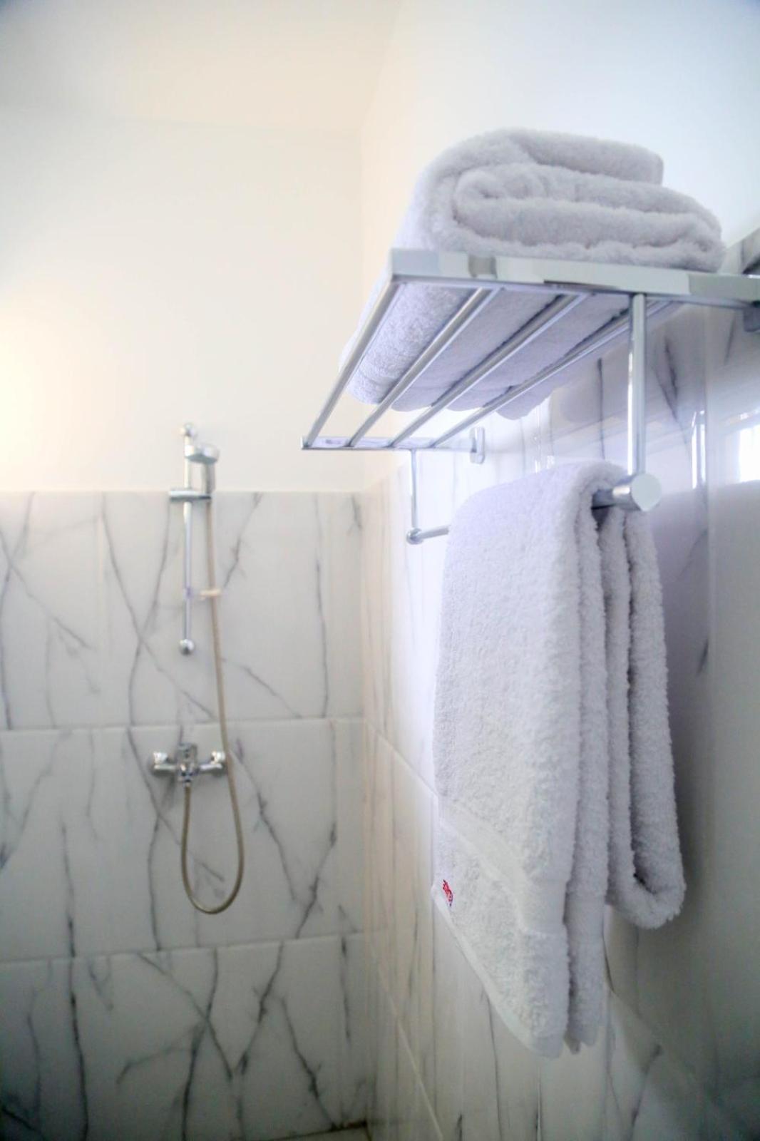 Reliance Hotel Boralesgamuwa エクステリア 写真