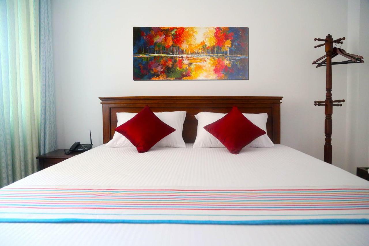 Reliance Hotel Boralesgamuwa エクステリア 写真